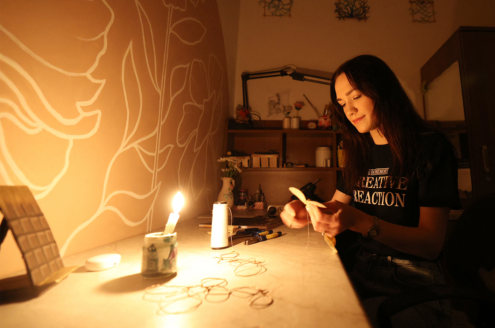 Повербанки, генератори, зарядні станції. Що відбувається з цінами через відключення світла